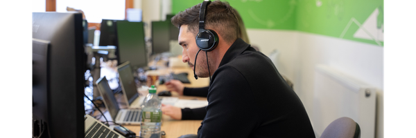 A Professional Guidance Line provides quick access to HR experts.